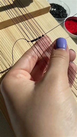 How to weave first row of bead loom bracelets? 👍