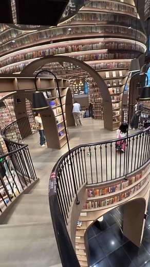 46K views · 2K reactions | Cea mai MONSTRUOASA LIBRARIE din CHINA. E mai tare CA CArturesti?  | Backpackyourlife | Facebook