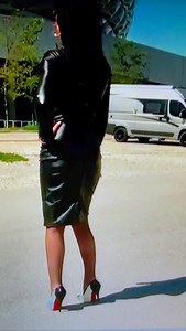 Billig, will ich. Lederoutfit von Crazy-Outfits, mit 20% Discount 👇🏻👇🏻👇🏻👉🏻👉🏻 https://www.crazy-outfits.de 👈🏻👈🏻 #leder #luxury #mode #elegant #trend #fashionstyle #fashion #lifestyle #vinyl #outfit #outfitstyle | Ledershop Crazy Outfits