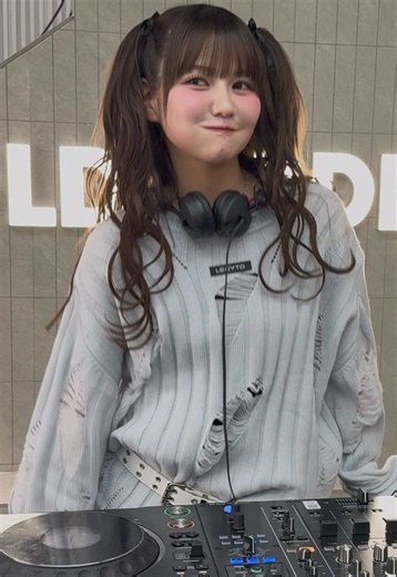 可愛いDJいた🎀🎧‎🎀 マカロンマカロン〜はノアちゃんの曲です！ #佐藤ノア布教運動2026 #佐藤ノア #DJ #撮可 #モデル @佐藤ノア