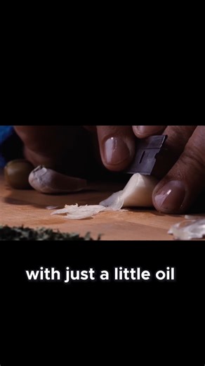 Bytes of Flicks! on Instagram: "Prison Life Gourmet Cooking - Goodfellas (1990) Now take me to jail. In prison, dinner was always a big thing. We had a pasta course and then we had a meat or fish. Paulie did the prep work. He was doing a year for contempt and he had this wonderful system for doing the garlic. I used the razor needs to slice it so thin that it used to liquefy in the pan with just a little oil. It's very good system. Vinnie was in charge of the tomato sauce. Ah, got the smoke that