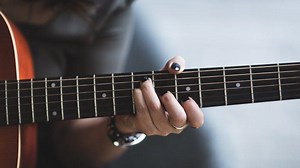 Chord Gitar Yellow, Lengkap dengan Liriknya yang Mudah Dipraktikkan Bagi Pemula - Serambinews.com