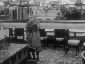 856K views · 10K reactions | DUR LABEUR 画粒 Rencontre en 1967, avec deux femmes de plus de 70 ans qui font des ménages, l'une dans un café, l'autre dans la salle des pas perdus de la gare St Lazare. Se lever au milieu de la nuit, nettoyer pendant des heures, le mal de dos, l'invisibilité, tout ça pour 283 (anciens) francs par heure. Aujourd'hui, cela équivaudrait à 3,95 euros... | INA | Facebook