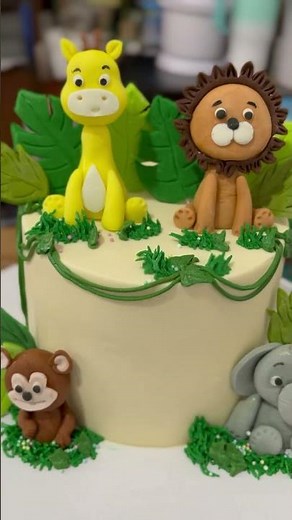 Handmade fondant toppers with butter icing cake. Place your orders 📞+94716572857 .#homebaker #cake