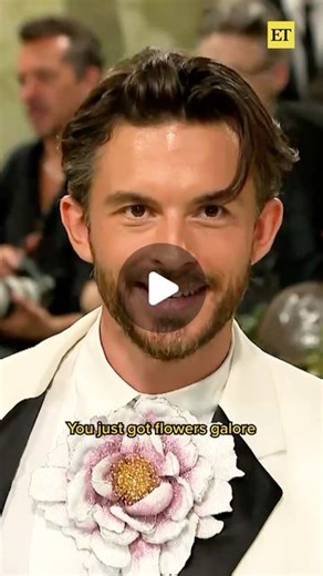 Entertainment Tonight on Instagram: "Jonathan Bailey was full of flower power at the #MetGala. 來"