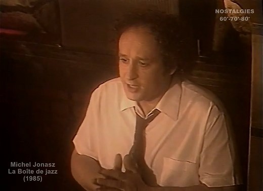80's... "La Boîte de jazz" : chanson à travers laquelle Michel Jonasz rendra hommage à l'univers musical qui l'inspire depuis toujours... En 1985, celle-ci lui vaudra une Victoire de la musique (dans la catégorie "chanson originale de l'année"). Il fête aujourd'hui ses 77 ans. Joyeux anniversaire, Michel ! #MichelJonasz | Nostalgies 60'-70'-80'