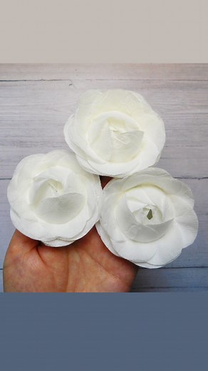 🌹 Easy White Roses DIY Craft #easy #white #roses #diy #craft #toiletpaper #papelhigienico #whiteroses #paperroses #paperrose #rose #paperflowers #rosediy #kwiatyzpapieru #flores #floresdepapel #manualidades #delicate #toilet #paper #papercraft #papercrafting | Day with DIY