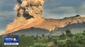 Volcan Kanlaon aux Philippines: éruption explosive, aucune victime signalée L'un des volcans les plus actifs des Philippines est entré en éruption. Un long panache de cendres s'est élevé à quatre mille mètres dans le ciel. Aucune victime n'est signalée à cette heure, à la suite de la dernière explosion du mont Kanlaon, sur l'île de Negros, dans le centre des Philippines. Cette éruption suscite des inquiétudes sanitaires en raison des chutes de cendres sur les villages voisins. Le volcan est en n