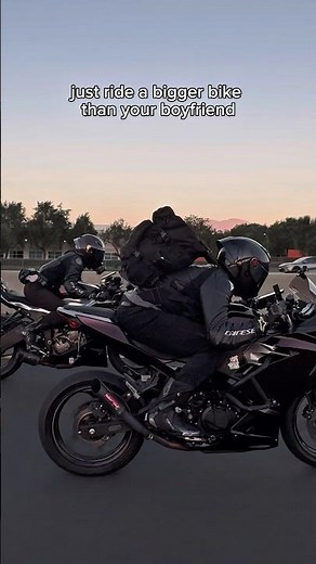 600 vs. 400👀 #couple #bikercouple #biker #bikers #motorcycle #relationship #bf #gf #bikelife #moto