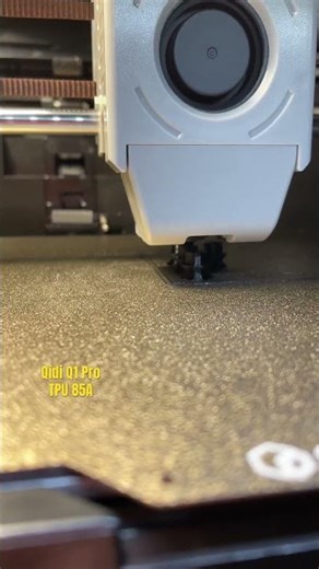 3D printer Qidi Q1 Pro. TPU filament 85A