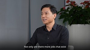 16K views · 34 reactions | Why has Baidu taken the lead among global tech giants in releasing a ChatGPT-style product? How will the next decade unfold in light of this development? What potential entrepreneurial opportunities will emerge? What impact will AI have on employment? Check out this interview with our CEO Robin Li for some answers. ⬇️ #ERNIEBot #文心一言 #AI #GenerativeAI | Baidu Inc | Facebook