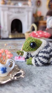 978K views · 37K reactions | Here's a little dose of feel good just for you 勺 Take some time this week to make your own art! What will you create? Video knitted and filmed by @indiarosecrawford | Beautiful Bizarre Magazine | Facebook
