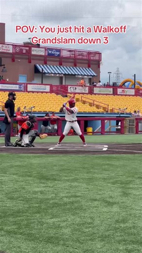 Incredible Baseball Moment Captured! 😮‍💨