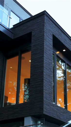 Big windows do more than just look pretty — they completely transform how a home feels. Here’s why buyers can’t get enough of them: ✨ Natural light makes rooms feel brighter and more inviting ✨ Energy savings by reducing the need for lights during the day ✨ Connection to the outdoors with beautiful views and open sight lines ✨ Spacious feel — natural light makes rooms appear larger It’s no wonder windows are always high on the wish list. Would you prefer floor-to-ceiling windows or a cozy bay wi