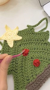 Crochet Christmas tree bag 🎄 #crochet #amigurumi #handmade #howto #Christmas #yarnlove #crochetbag #cute #diy #crocheting #handcrafted #crochetlove #decoration #bag #reels #reelsfb #crochetchristmas #christmastree #crocheters #crochetchristmastree | Crochet Bag Creation