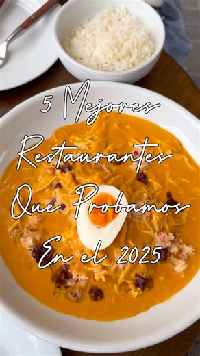 Guárdalo ahora. En 2026, te toca ir. Estos fueron los 5 restaurantes que realmente nos marcaron en 2025. No por hype. Por experiencia. 🍜 Banh Mi Lima Sudeste asiático bien ejecutado. Pad Thai espectacular, conchas al miso y curry verde. Distinto. Adictivo. Para volver. 🍽️ La Perlita Barranco Tradición peruana elevada. Técnica, detalle y servicio impecable. Una experiencia completa. ✨ Clon Lima Un espectáculo en Barranco. Sabores, texturas y puesta en escena. El curry… sin discusión. 🍕 Calaver