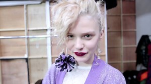 197K views · 416 reactions | Londra Moda Haftası’nın öne çıkan markalarından SIBLING’in Sonbahar/Kış 2016 koleksiyonunda işlenmiş dantel ve ışıltılar dikkat çekerken, TONI&GUY global saç elçisi Mark Hampton tarafından şekillendirilen saçlarda da havalı ve “asi kız” imajı hissettiren modeller kullanıldı. | TONI & GUY Products | Facebook