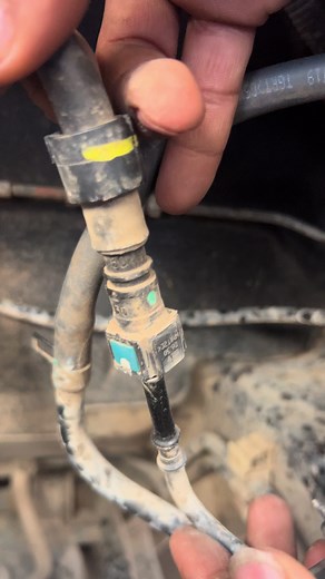 Fuel Pipe Lock Fitting Explained for Toyota Prius Owners