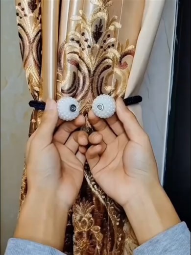 Life gets easier when smart gadgets do the work for you 😍🔧📱 From neat curtains 🧲🪟 to cozy warm legs 🔥🦵 and fully automatic curtains 🤖✨ These random gadgets are small but seriously useful. Which one would you use every day? 👀👇 #RandomGadgets #UsefulGadgets #SmartHomeFinds #LifeHacksDaily #GadgetLovers