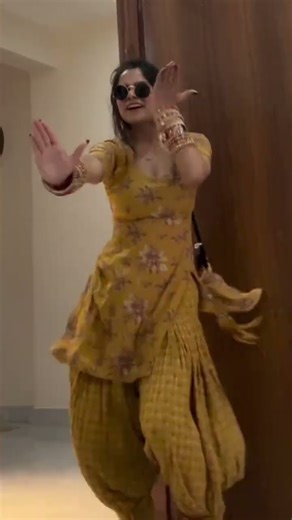 Tokk lagni jayaj h dance video #hariyanvisong #masoomsharma #dancevideo #dance #shorts #short #viral