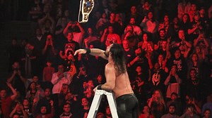 Top 10 Raw Moments: Dec. 11, 2018