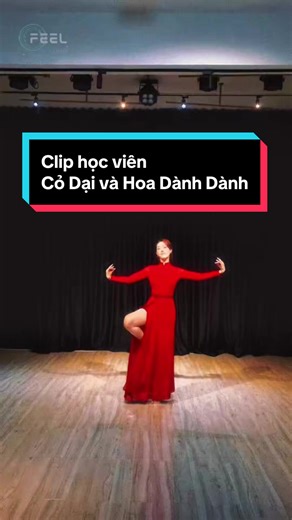 Cỏ dại và hoa dành dành 野草与栀子花 Một bài múa dịu dàng nhưng nhiều tầng cảm xúc — như cỏ dại mạnh mẽ giữa đời thường, và hoa dành dành tinh khôi, lặng lẽ tỏa hương. Workshop múa Trung Hoa do cô Quế Anh hướng dẫn tại Feel Dance. Dưới đây là phần “tốt nghiệp” đáng yêu của một số học viên, những người đã kiên trì tập luyện để kể câu chuyện bằng chính chuyển động của mình. ✨ #野草与栀子花 #CoDaiVaHoaDanhDanh #ChineseDance #WorkshopMua #FeelDance