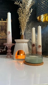 Mon test n’a pas marché 🫠😭😅 Une mèche de la bonne taille c’est la clé d’une bougie qui dure et qui sent bon ! Je pourrais rester des heures à jouer avec la cire ! Découvrez toutes nos collections de bougies et fondants parfumés sur notre site maisonlaruche.fr Si vous avez des questions n’hésitez pas à laisser un commentaires ! 💌 #bougies #bougieartisanale #bougieparfumee #parfum #bougieaddict #decoration #boutiqueenligne #creatrice #bougiepersonnalisée #bougie #parfum #candles #waxmelts #wax
