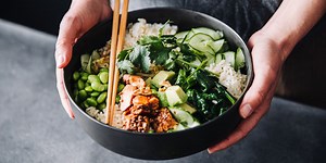 Here's How To Safely Use A Calorie Deficit For Weight Loss, According To Nutrition Experts