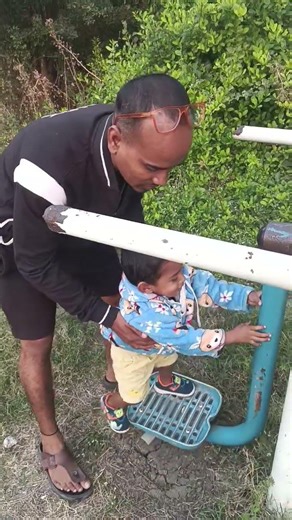 papa rock song shock 🤯 #cutebaby #funnybaby #nathansouvlog #papaade #funnyclips #funny #papa #mydad