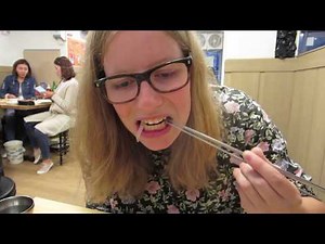 Eating 'alive' squid and octopus in South-Korea