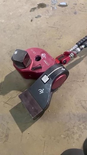 ITH Bolting Technology CX-18 Hydraulic Torque Wrench running (38) Driven by Hytorc HY-115-2 4 Stage