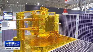 Chine : un expert spatial explique l'importance de construire une station de recherche lunaire La Chine envisage de réaliser sa première mission spatiale habitée sur la Lune d'ici 2030. L'Agence spatiale de Chine affirme que les fusées destinées aux missions lunaires habitées sont actuellement en essai au sol. Auparavant, le concepteur en chef du programme d'exploration lunaire de la Chine s'est entretenu avec CGTN et a expliqué l'importance de la construction d'une station internationale