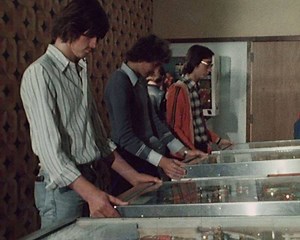 375K views · 2.3K reactions | LES ZINZINS DE LA BILLE. 1977, les accros au flipper, les dingues de la babasse peuvent passer des heures à jouer au flipper et perdre pas mal de sous  | INA | Facebook