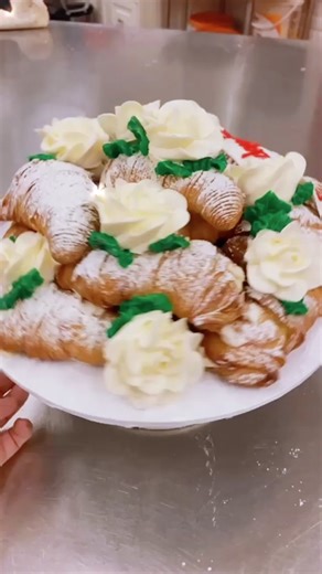 Delicious Lobster Tail Cake from Carlo's Bakery