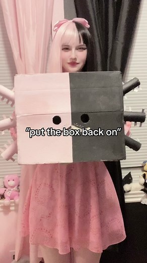 like hey man, literally no one cares🩷🩷 #boxhead #boxheadcosplay #axolotl #cosplay