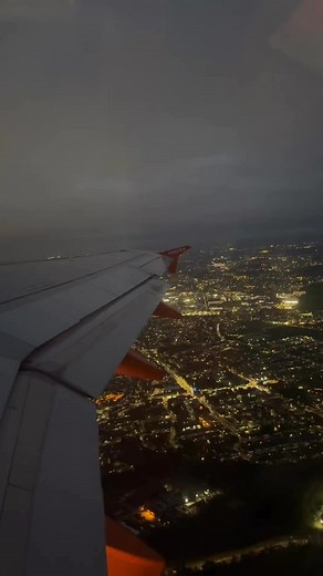 The view over Glasgow 👀 The sun might be out a bit less, but looking down over the lights of Glasgow as you're taking off on holiday makes up for it! Are you heading somewhere sunny this winter? | Glasgow Airport
