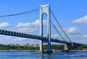 At least three dead after boat capsizes near Staten Island