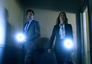X-Files : un trailer en deux parties dévoile l'intrigue de la saison 10 - Elle