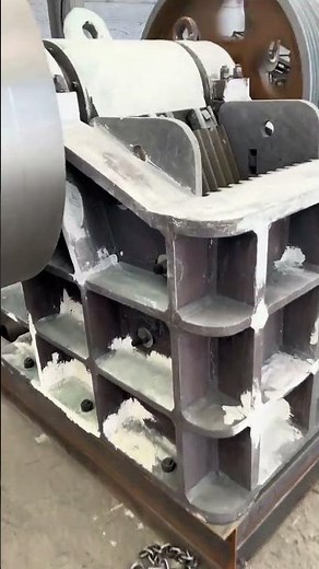 PE400x600 jaw crusher, using 30kw motor. Feeding size 400x600mm, discharge size adjustable. #crusher