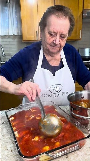 Nonna Pia’s Cooked and Ready to Eat Stuffed Shells 🐚👵🇮🇹 #nonnapia #stuffedshells #madewithlove
