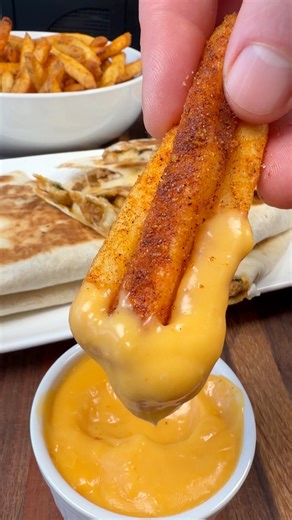 Taco Bell’s Nacho Fries at home 🍟😮‍💨 | Cookinginthemidwest