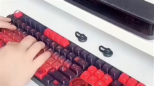 AKKO机械键盘，兼顾游戏与办公，京东配送打字超带感