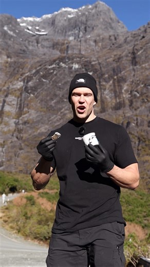 F*ck or Suck? High-Protein Onion Dip Edition 😮‍💨🧅 This one f*cks! 🤝 Takes 60 seconds, no kitchen required, can make it anywhere, I chose Milford Sound New Zealand for my location. What went in: ✅ 1 single-serve plain Greek yoghurt ✅ 1 tbsp light mayo ✅ 1 tbsp chopped sweet onion ✅ ½ tsp dried dill ✅ ⅓ tsp onion powder ✅ Salt and pepper to taste Stir it up, smash it down. Perfect with rice crackers, chopped veg, or just a rogue spoon straight in. 📊Macros: 149 cals | P: 16g C: 6g F: 7g Low ca