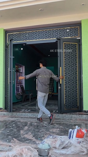 चार पल्ले वाला स्लाइडिंग फोल्डिंग गेट। four piece sliding with folding Gate #moderngates #gatedoor