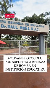 #AHORA | El CRE. Dr. Raúl Peña de #pjc con los portones cerrados y clases suspendidas por una supuesta amenaza de bomba en la institución. De acuerdo con los primeros datos, se activó el protocolo de seguridad tras una amenaza que recibió una docente a través de un mensaje vía celular sobre una supuesta bomba en el colegio. La policía fue llamada donde los peritos explosivistas realizan una requisa en el predio a fin de confirmar o descartar dicha amenaza. . . . #amambayahora | Amambay Ahora