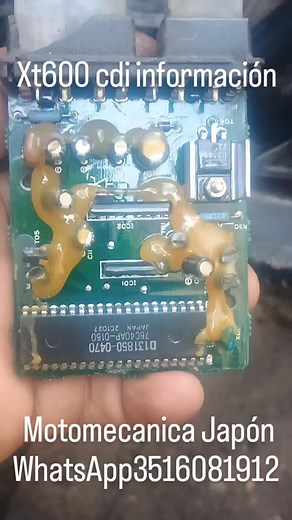 El cerebro del XT600 En este video abrimos el corazón eléctrico del Yamaha XT600 Japón 1992, su CDI, la central que gobierna el encendido y mantiene vivo al motor. Aquí se ocultan los microcontroladores y componentes que regulan la chispa, deciden el avance y garantizan que el monocilíndrico ruja con potencia y confiabilidad. Un CDI robusto, diseñado para resistir vibraciones, polvo y calor, pero que con los años puede fallar y dejar a la moto en silencio total. Si tu XT600 arranca mal, pierde c
