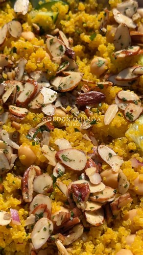 Fer Gil on Instagram: "Golden quinoa salad 💛 una manera diferente de preparar la quinoa que queda buenisima. Una opción ligerita y perfecta para cualquier día de la semana. Ingredientes: - 1 taza de quinoa - 2 tazas de caldo de pollo o verduras - Pizca de sal - 1 cda de curcúma - una taza de pepino picado en cuartos - 1/2 taza de perejil picado - 1/2 taza de garbanzos cocidos - 1/4 de cebolla morada picada - jugo de un limón amarillo - 1/2 taza almendras fileteadas - 1 cdta de comino - aceite d