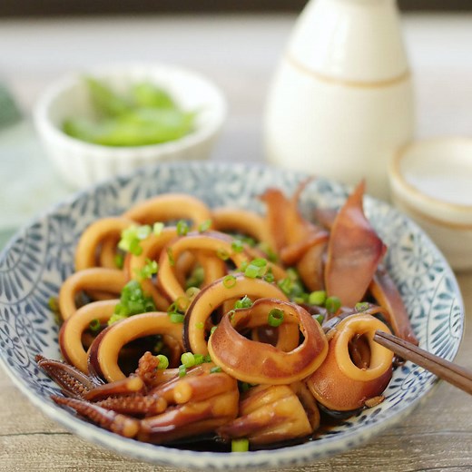 【プロ直伝】イカの煮付けの基本レシピ。やわらかの鍵は加熱時間！ - macaroni