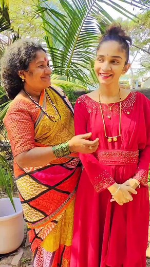 Sneha Ks on Instagram: "2023ನೇ ಹೊಸ ವರ್ಷದ ಮೊದಲನೇ video 💕💕 Happy new year outfit by👉@sewin_style_boutique ... #snehaksjamakhandi"