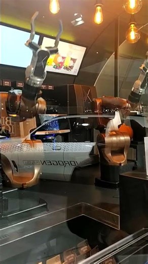 Τα Ρομπότ στο Μουσείο της BMW Χορεύουν #bmwwelt